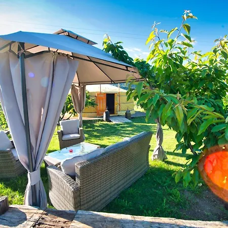 Glamping El Jardin De Las Delizias Valle Del Jerte (Adults Only) Casas del Castanar Exterior photo